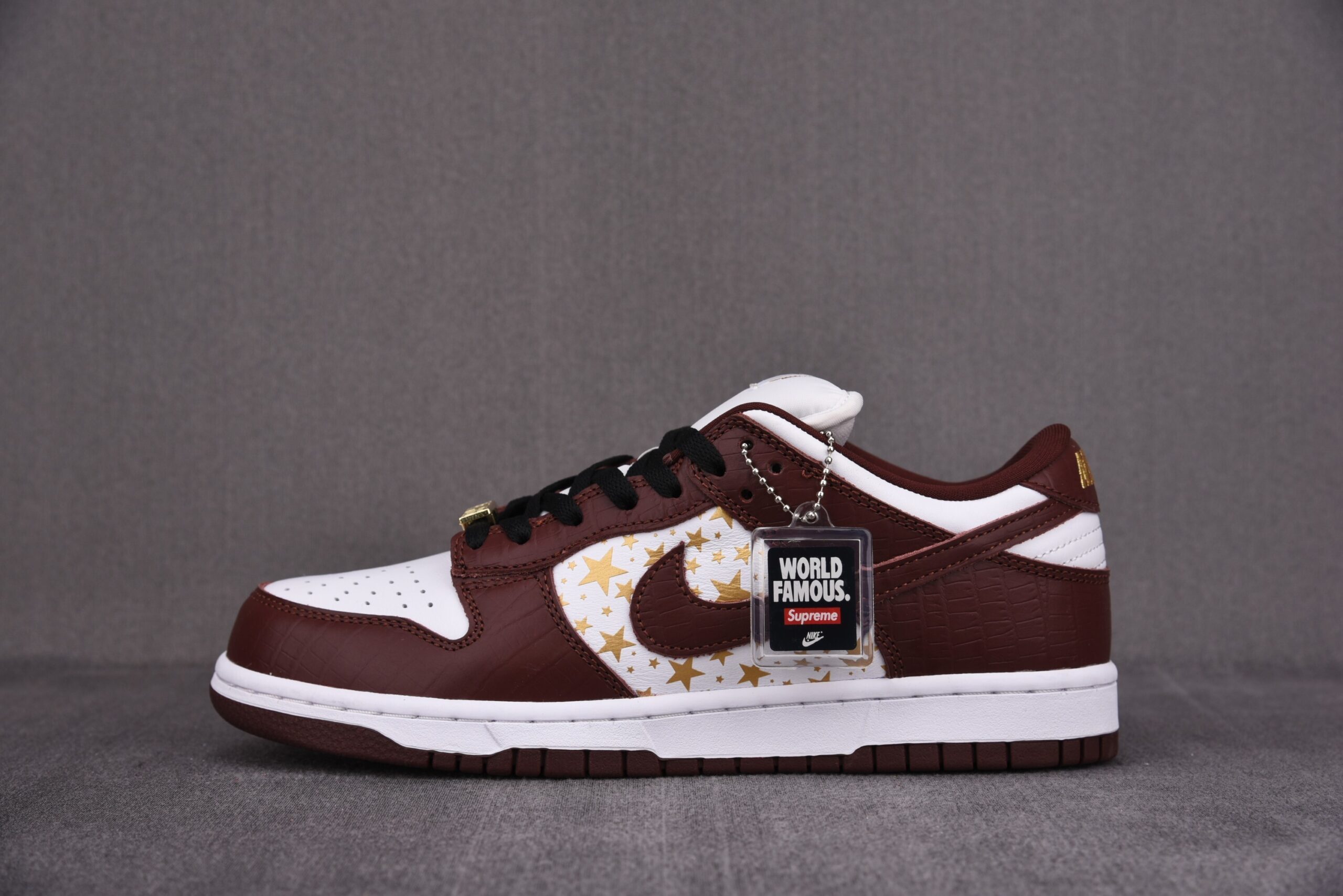 Nike x Supreme SB Dunk Low "Barkroot Brown"