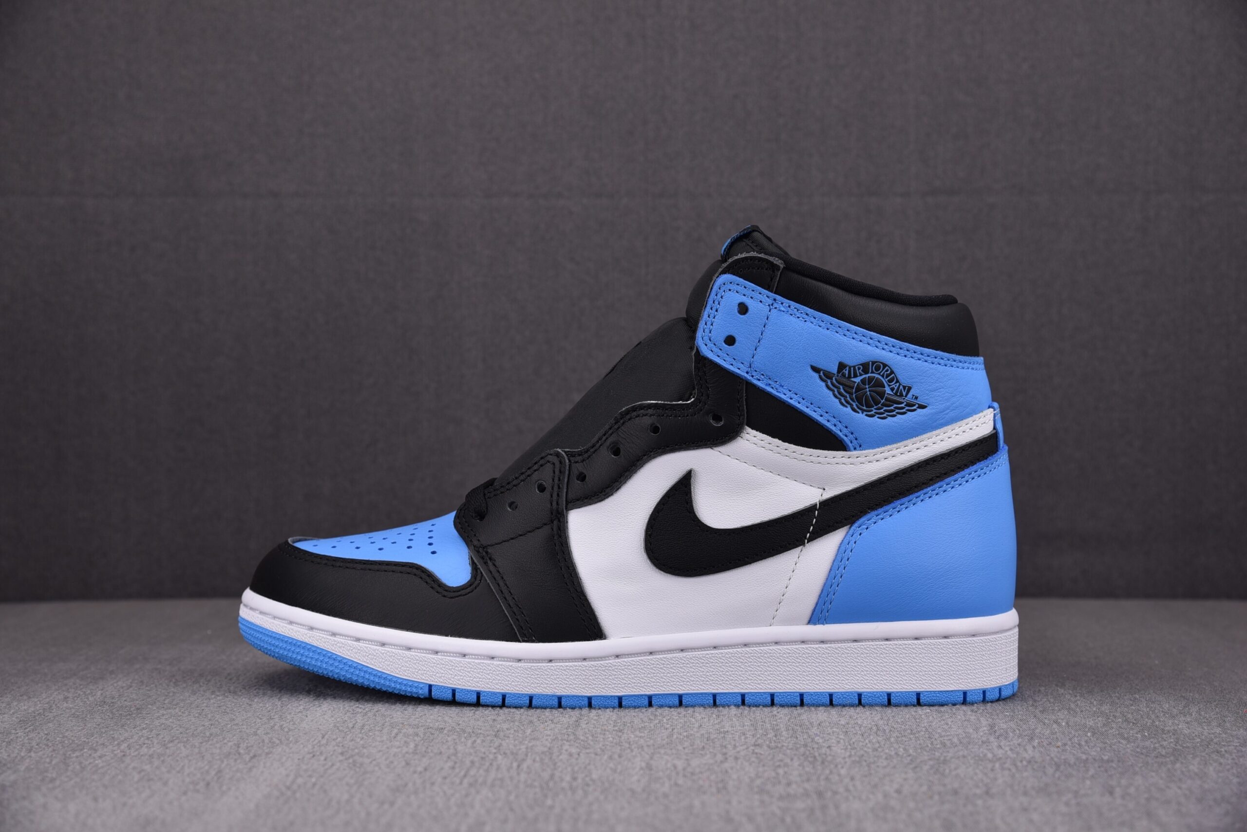Nike Air Jordan 1 Retro High OG ‘UNC Toe’